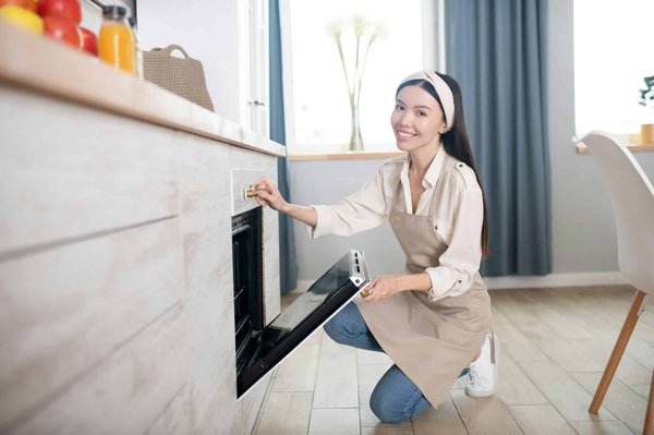 Can You Wear a Professional Pinafore Dress Over a Button-Up Shirt?